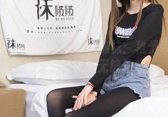 袜啵啵 – 当写真遇见灰棉袜：稚予带你玩转袜子与壁纸的无缝连接！