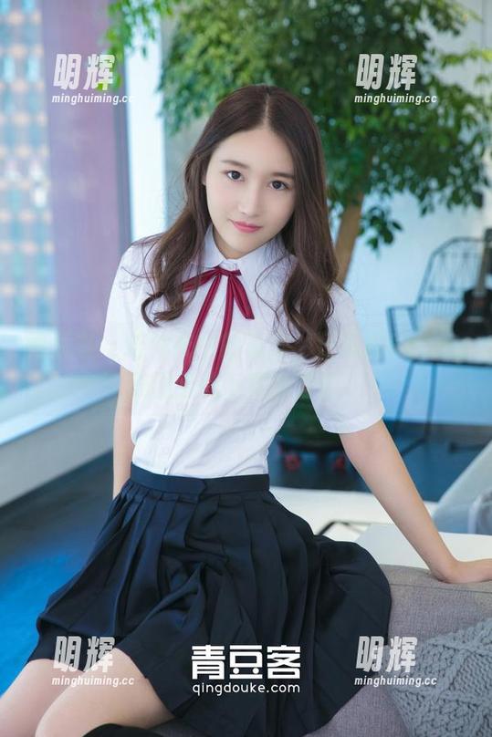 青豆客 - 连体衣中的雅致，汪佩妮Penny美图给我下载的理由。