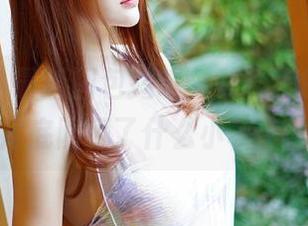 青豆客 – 最新图包揭晓，莫雅淇的自拍中到底隐藏了什么小秘密？