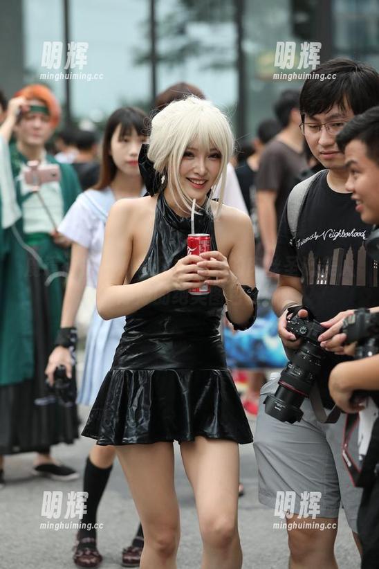 魔镜街拍-婷婷 魔镜街拍 - 从寒风中走来的肉丝圣诞美人,婷婷的绝美图包资源