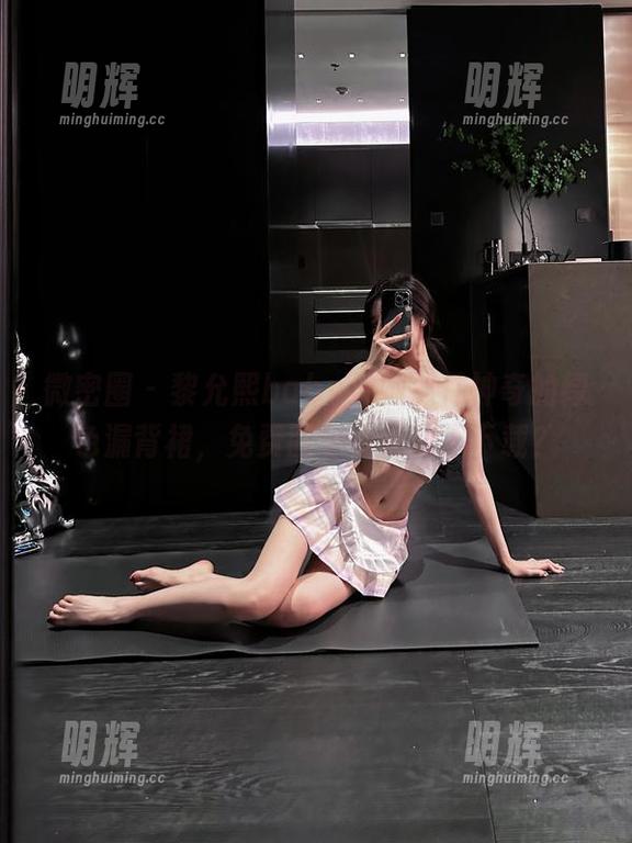 黎允熙baby 微密圈 - 黎允熙baby与她那件神奇的绿色漏背裙,免费图包,你敢不下载?